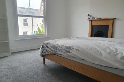 1 bedroom in a house share to rent - Heath Road - UFE