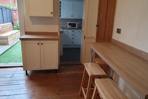 2 bedroom house share to rent - Heath Road - UFS
