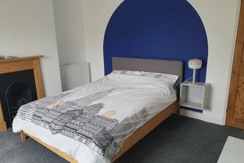 1 bedroom in a house share to rent - Heath Road - UB