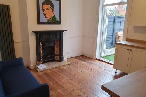 1 bedroom in a house share to rent - Heath Road - UB