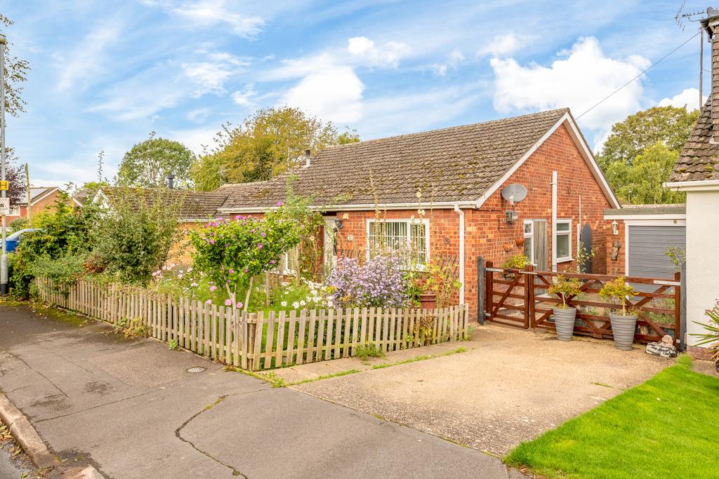 Midway Close, Nettleham, Lincoln, Lincolnshire, LN2 2TE 3 bed detached bungalow for sale £269,950