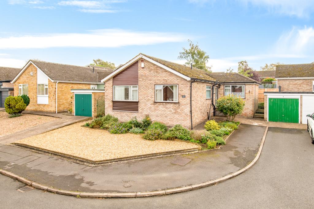 Midway Close, Nettleham, Lincoln, Lincolnshire, LN2 2TE 3 bed detached bungalow for sale £259,950