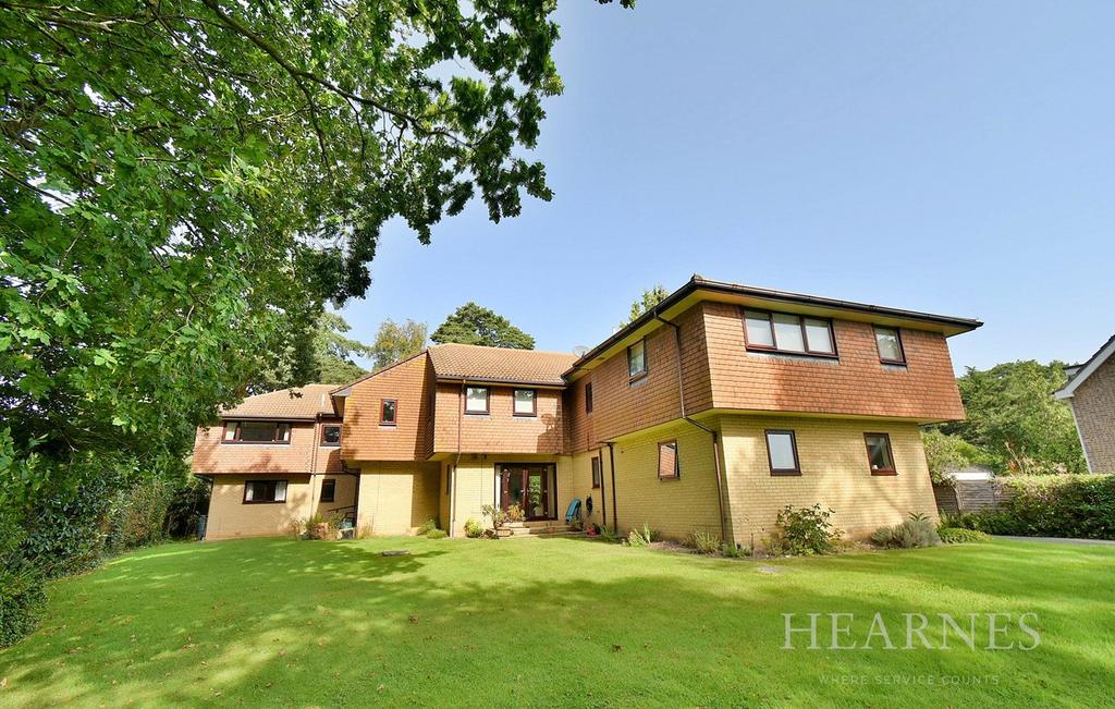 Ringwood Road, Ferndown, BH22 3 bed apartment for sale £350,000