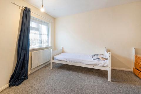 2 bedroom maisonette for sale - Mcleod Road, London, SE2