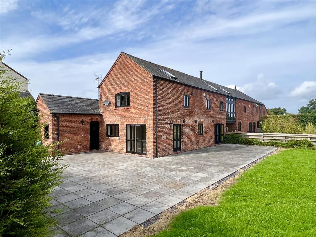 Poplar Hall Lane, ChorltonByBackford, Chester 5 bed detached house