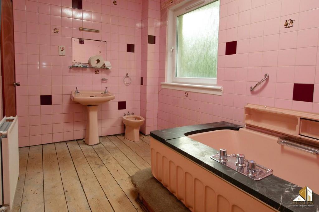 BATHROOM-3.jpg