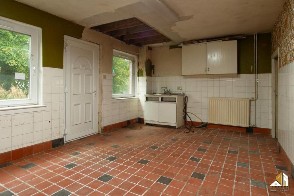 LOWER-KITCHEN-1.jpg
