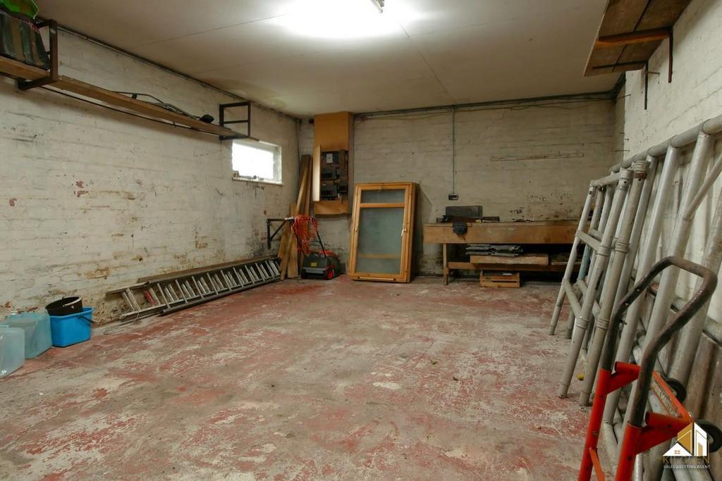 GARAGE.jpg