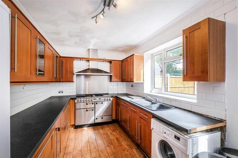 47 Marlyon Road, Ilford, IG6 3XW