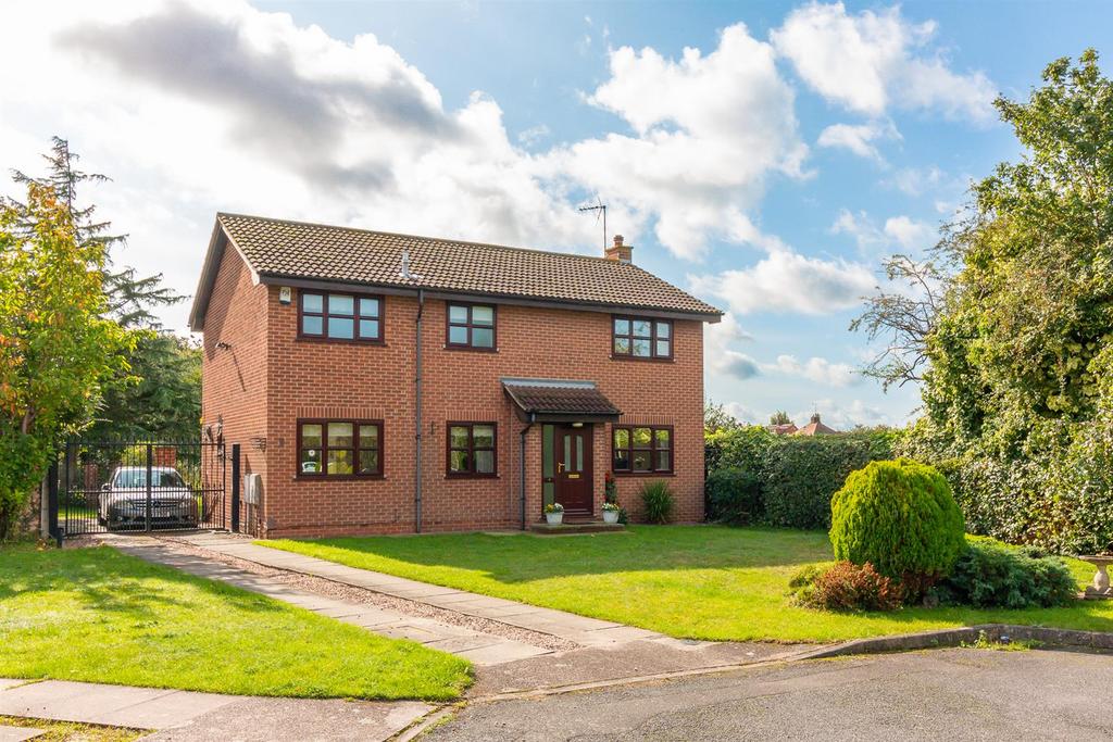 Kynance Gardens, Wilford, Nottingham 4 bed detached house for sale £