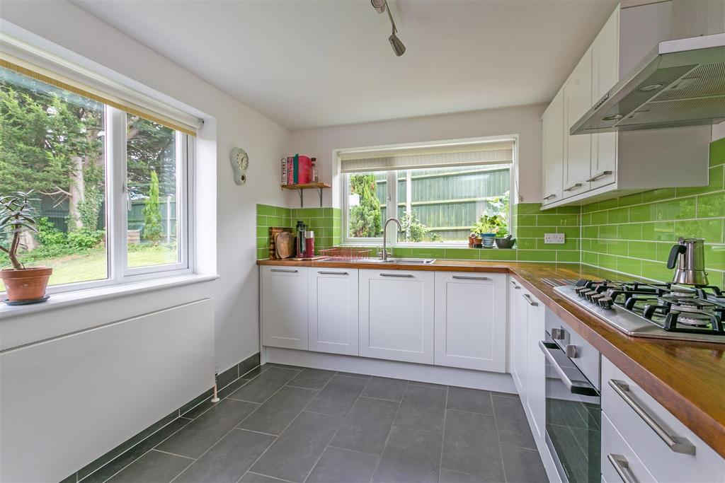 Priors Way, Maidenhead 3 bed end of terrace house for sale £475,000