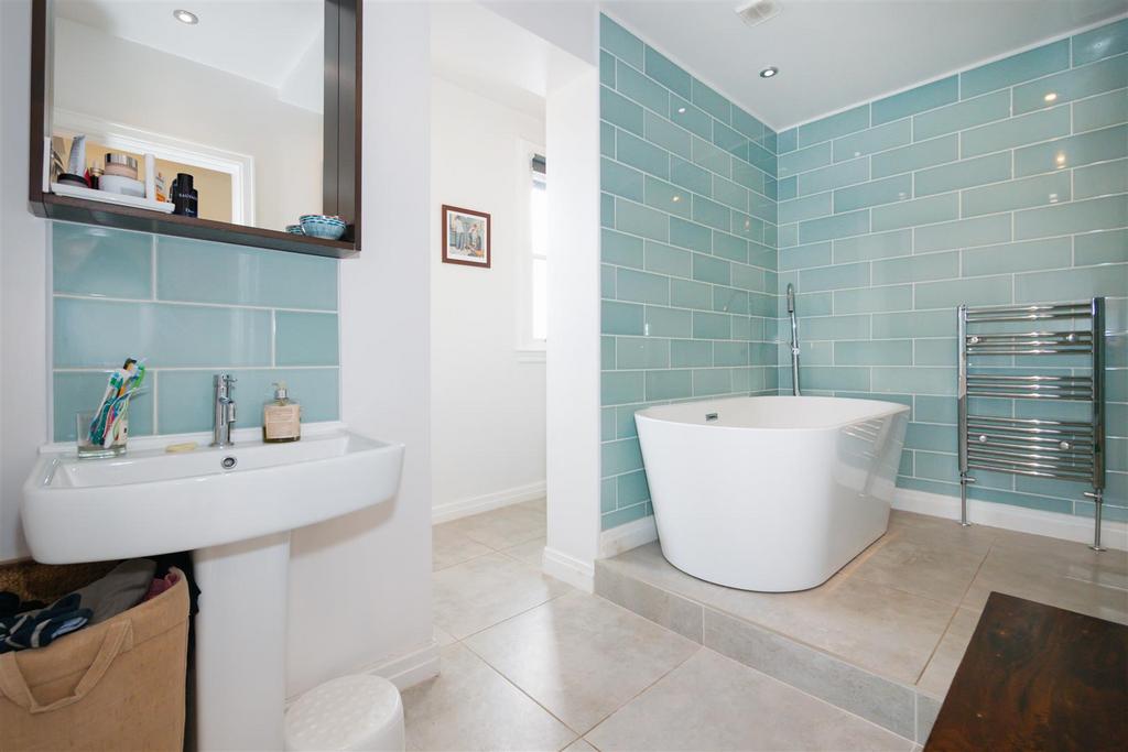 Famiy Bathroom 1