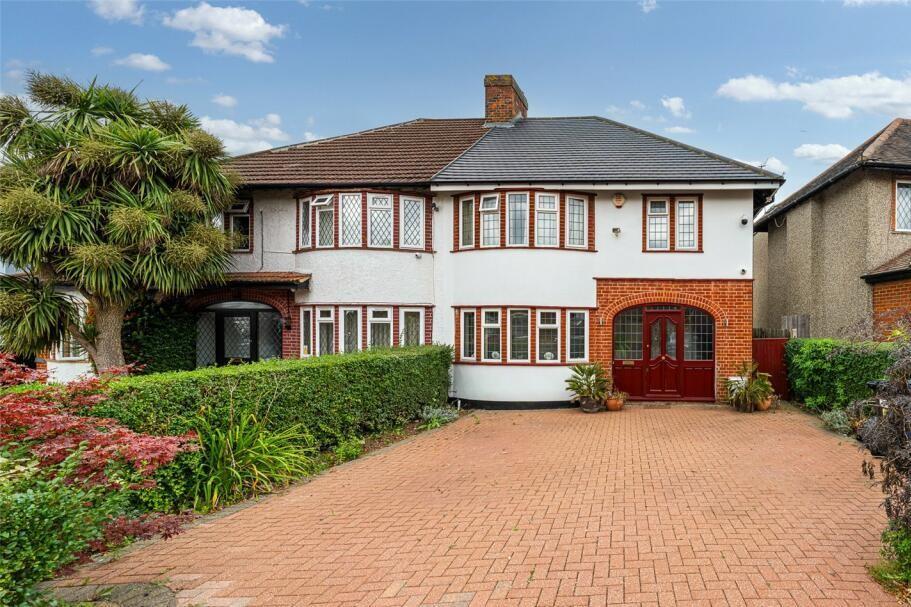 Elmgate Gardens, Edgware 3 bed house for sale £799,950