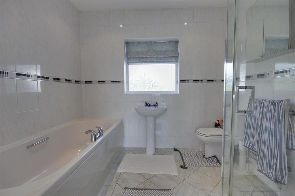 En-Suite Bathroom