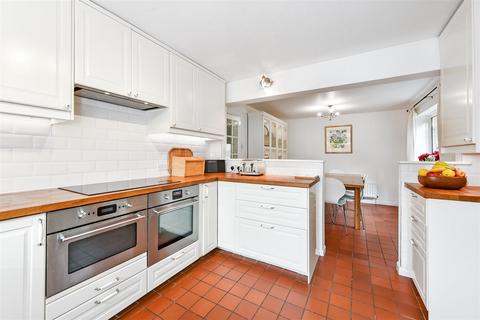 3 Sand Close, West Wellow, Romsey, SO51 6RD