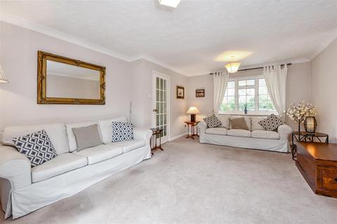 3 Sand Close, West Wellow, Romsey, SO51 6RD