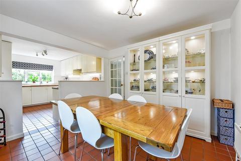 3 Sand Close, West Wellow, Romsey, SO51 6RD