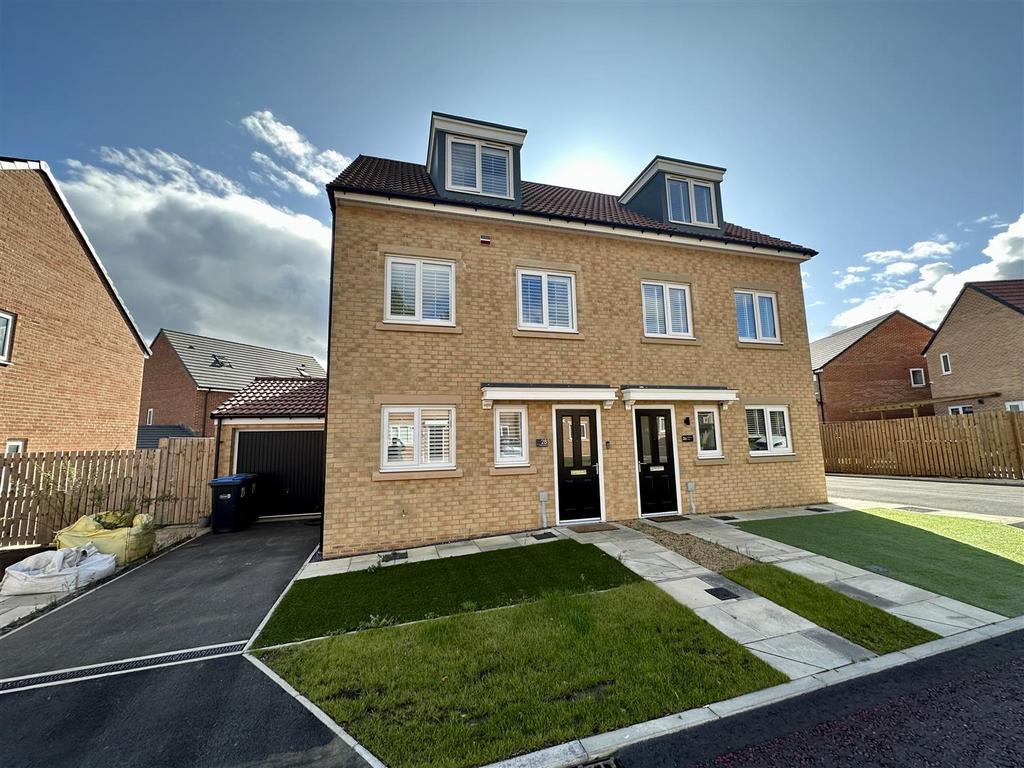 Chestnut Way, Newton Aycliffe 3 bed semidetached house £995 pcm (£