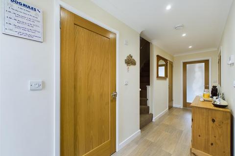 6 Bridge Close, Great Witchingham, Norwich, NR9 5TE