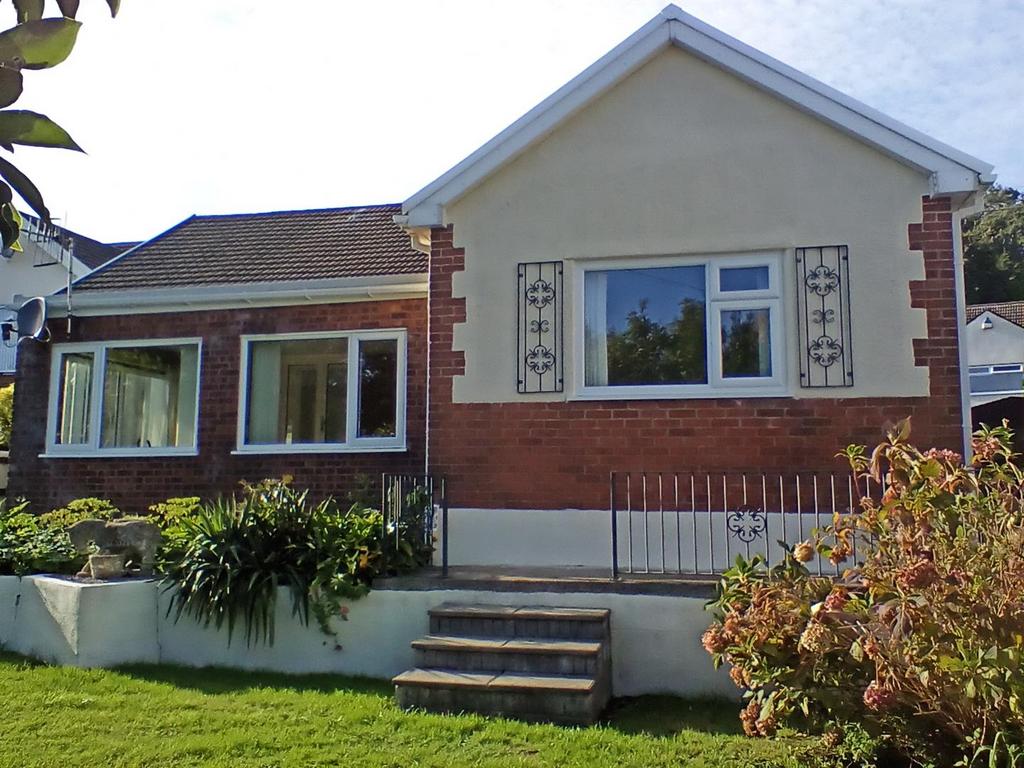 The Avenue, Ystrad Mynach, Hengoed 3 bed detached house for sale £360,000