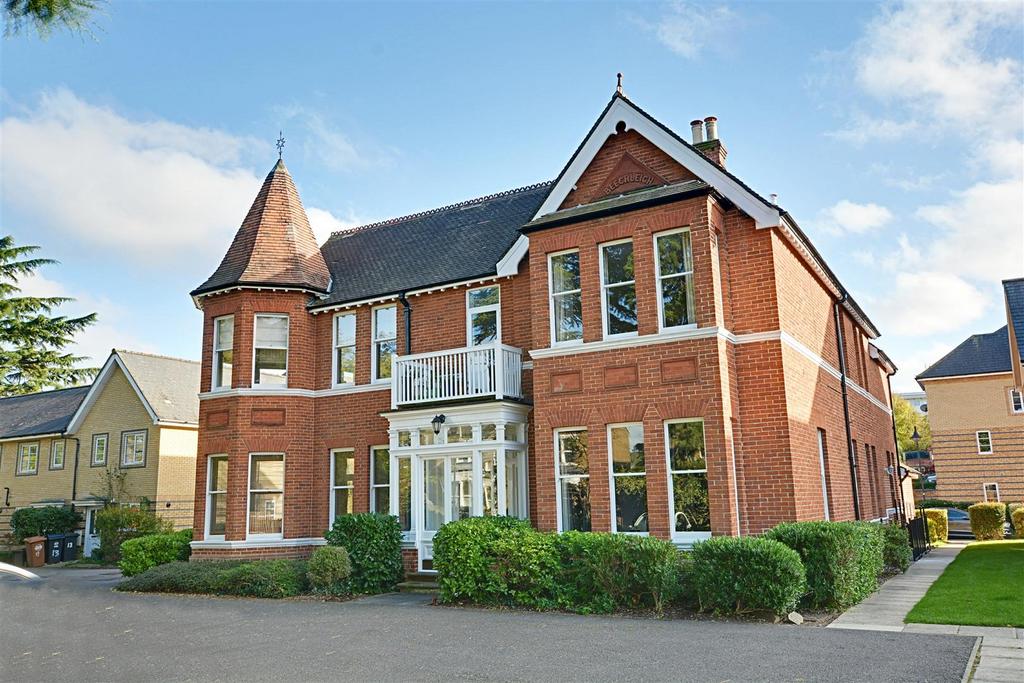 Newland Gardens, Hertford SG13 1 bed flat for sale £295,000