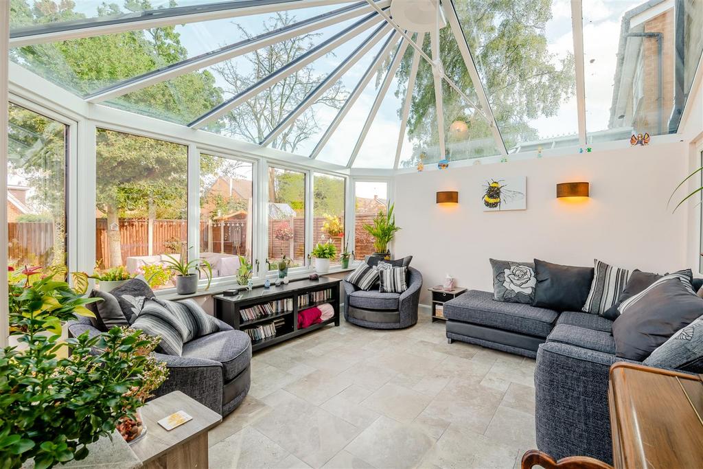 Oakwood Drive, Ravenshead 5 bed detached house for sale £450,000