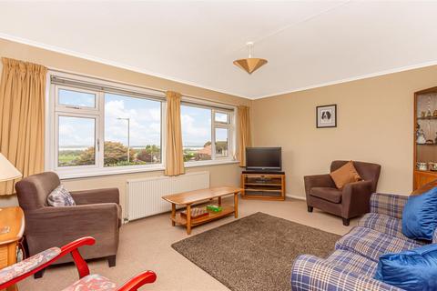4 bedroom detached bungalow for sale - 17 Whitecraigs, Kinnesswood