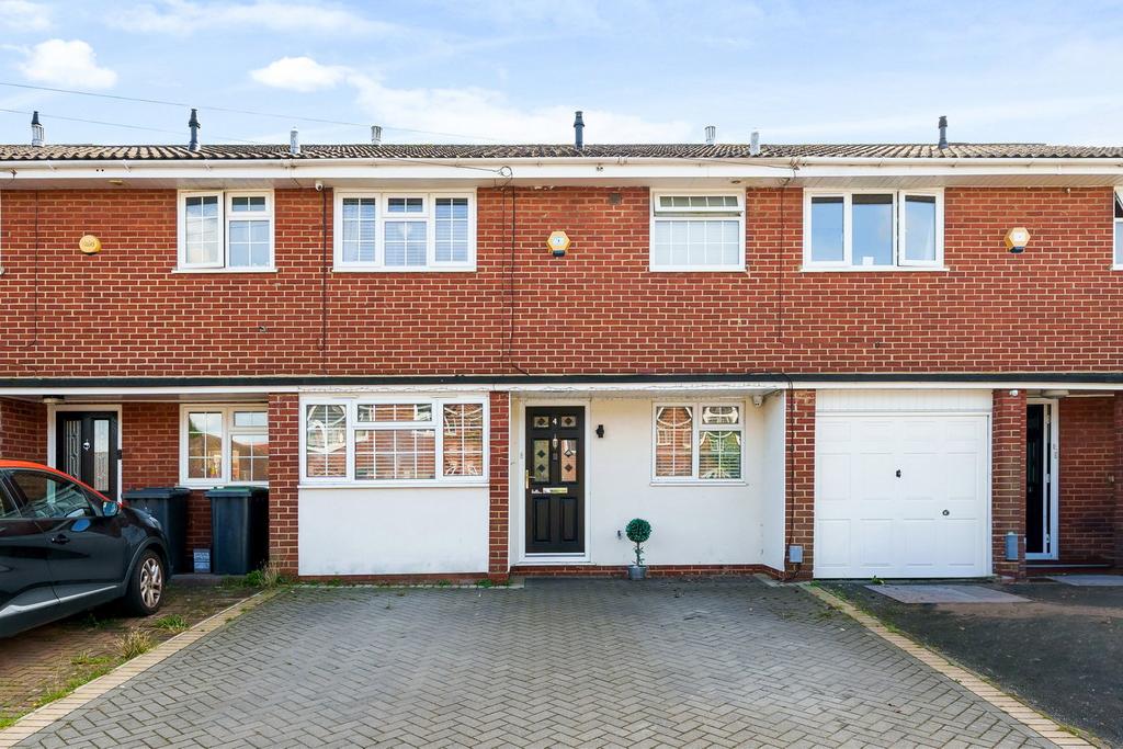 The Ridgeway, Flitwick, MK45 3 bed terraced house £350,000