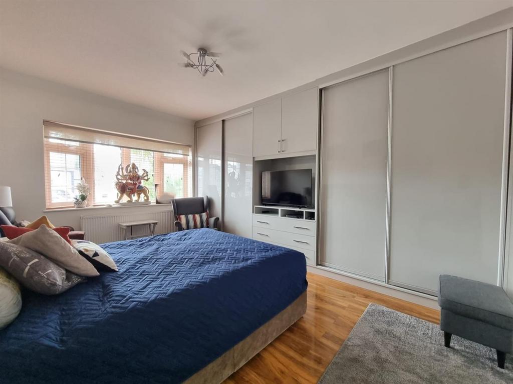 Egerton Gardens, Ilford 4 bed semidetached bungalow for sale £1,000,000