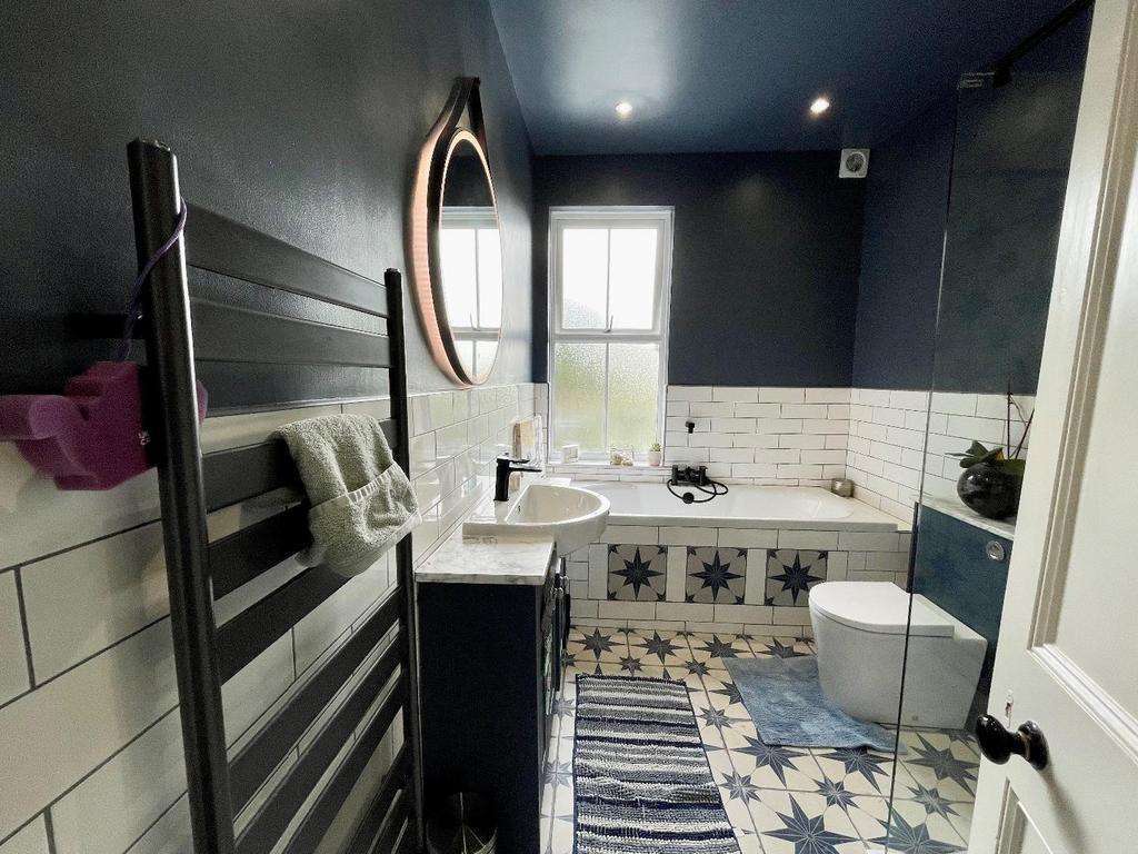 Family bathroom/w.c.