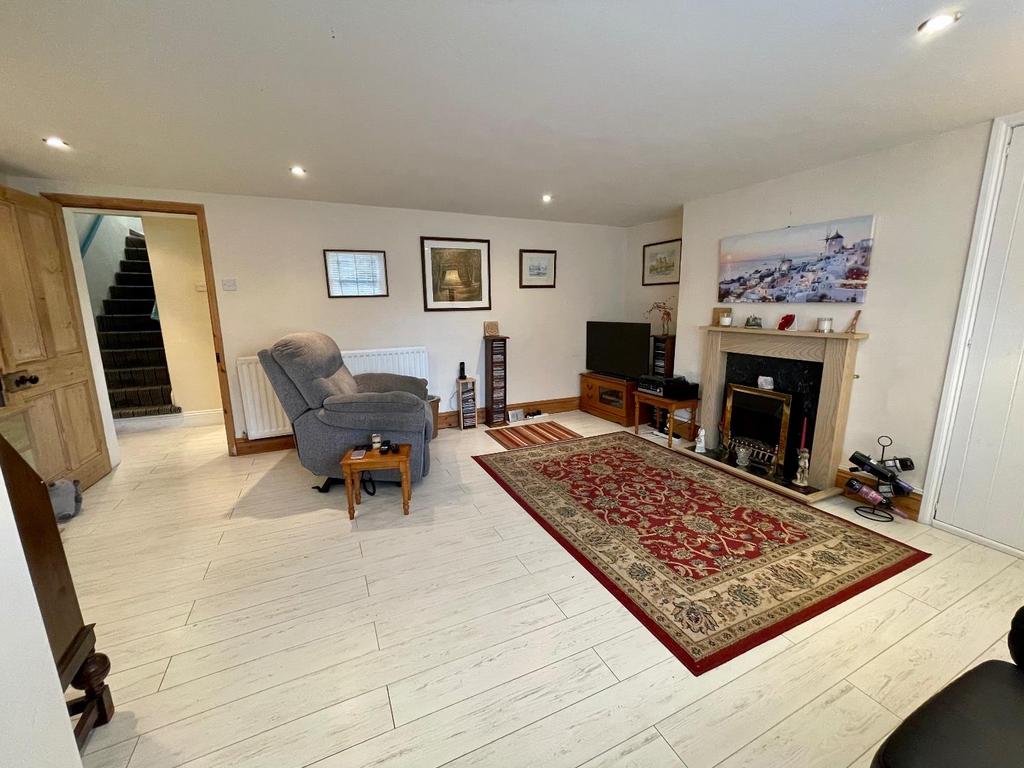 Reception room/bedroom