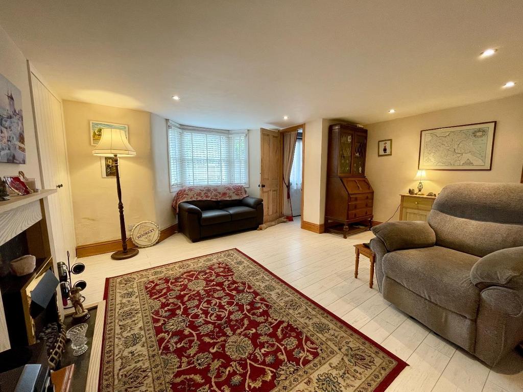Reception room/bedroom
