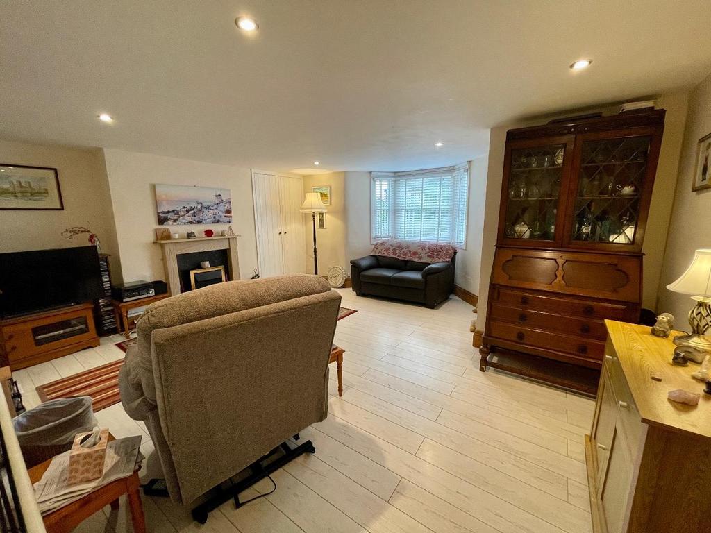 Reception room/bedroom