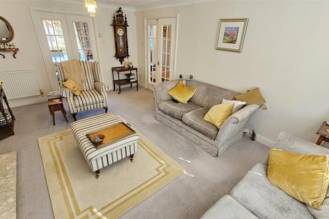10 The Teasels, Bingham, Nottingham, NG13 8TY