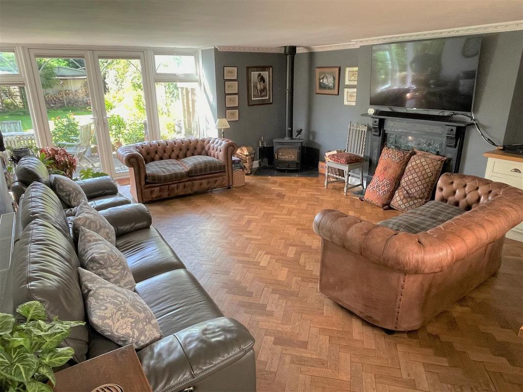 Sitting Room.jpg