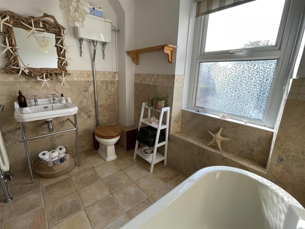 Bathroom.JPG