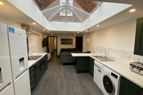 5 bedroom terraced house for sale - Vecqueray Street, Coventry