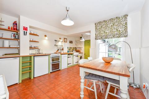 16 Queens Road, Lyndhurst, SO43 7BR