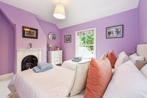 16 Queens Road, Lyndhurst, SO43 7BR