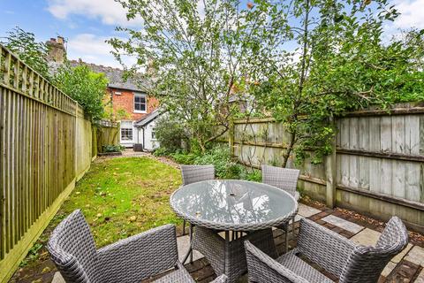 16 Queens Road, Lyndhurst, SO43 7BR
