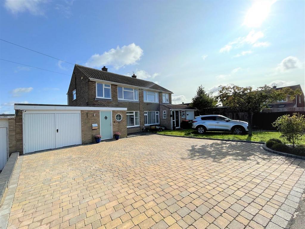 Staveley Road, Dunstable 3 bed semidetached house for sale £415,000