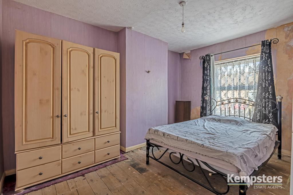 Bedroom 1.jpg