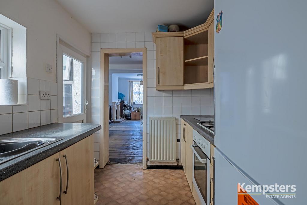 Kitchen 2.jpg