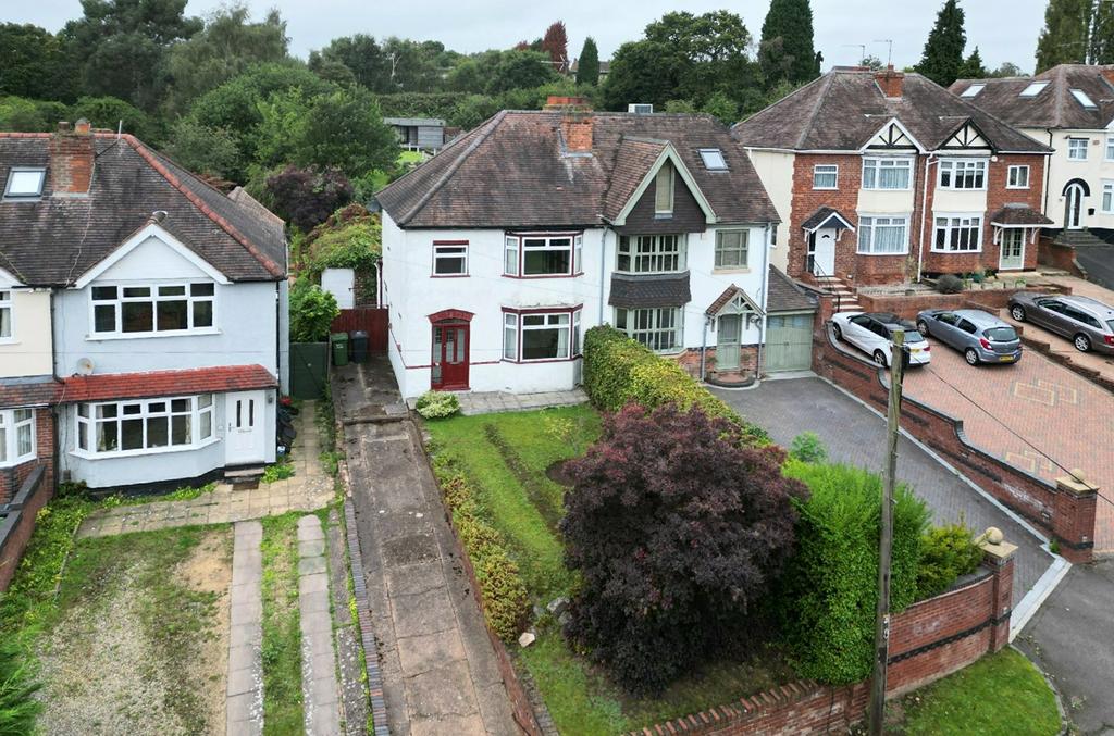 Chester Road South, Kidderminster, DY10 3 bed semidetached house for