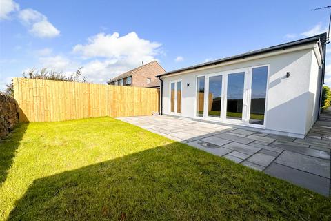 2 bedroom semi-detached bungalow for sale - Maple Grove , Stocksbridge, S36