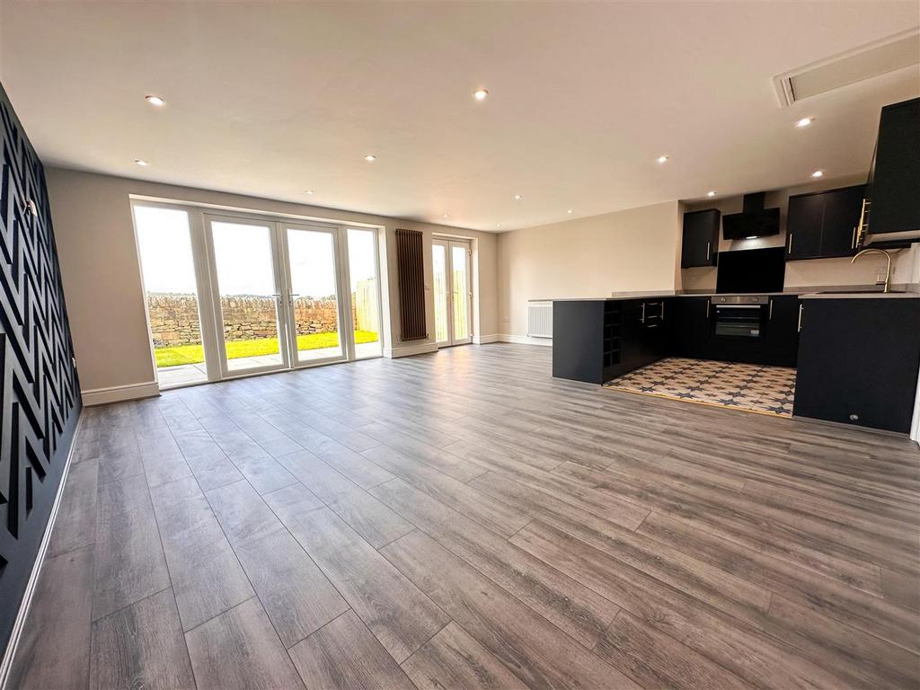 BREAKFAST KITCHEN, DINING ROOM &amp; LOUNGE