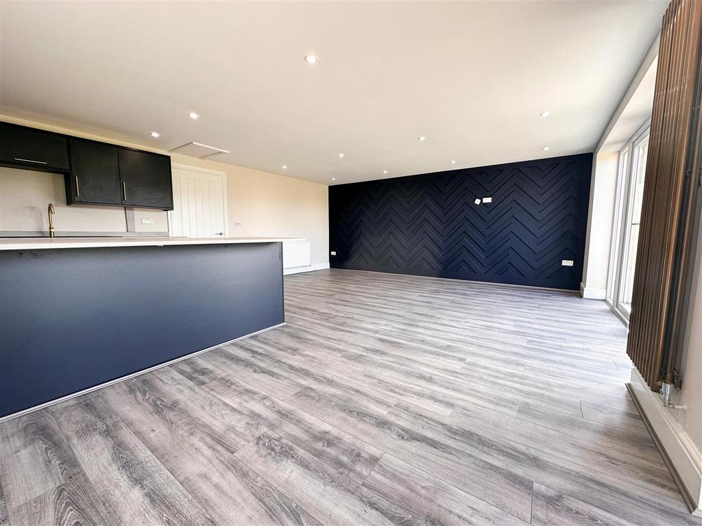 BREAKFAST KITCHEN, DINING ROOM &amp; LOUNGE