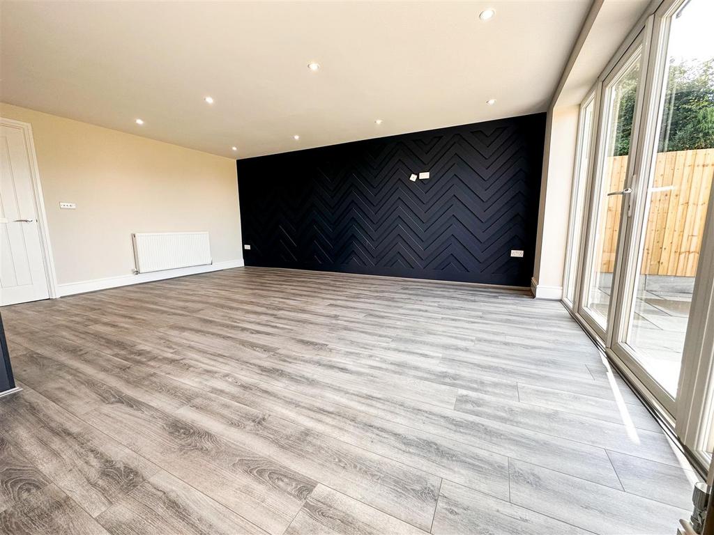 BREAKFAST KITCHEN, DINING ROOM &amp; LOUNGE