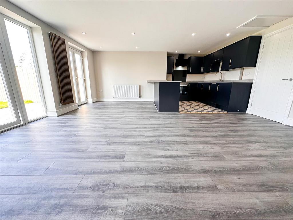 BREAKFAST KITCHEN, DINING ROOM &amp; LOUNGE