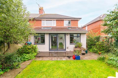 19 Frobisher Road, Bristol, BS3 2AU